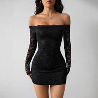 Schulterfreies Spitzenkleid mit langen Ärmeln