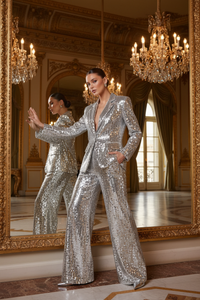 Mirror Moment - Elegant